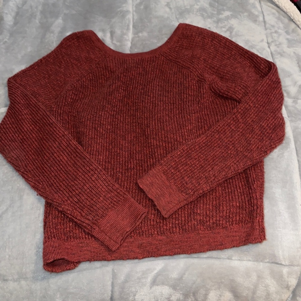 Twist-back maroon sweater